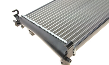 Фото 3 - Радиатор охлаждения двигателя Van Wezel 18002325