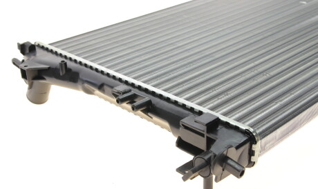 Фото 3 - Радиатор охлаждения двигателя Van Wezel 37002338