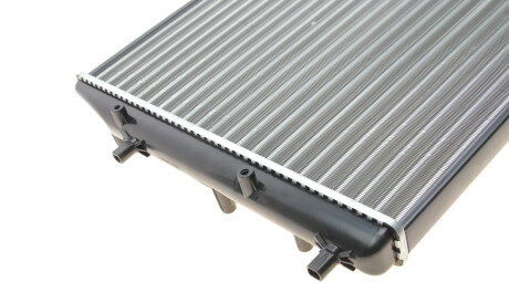 Фото 3 - Радиатор охлаждения двигателя Van Wezel 76002005