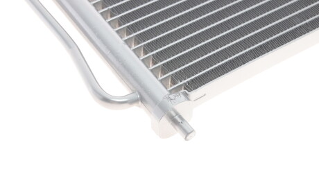 Фото 3 - Радіатор кондиціонера Van Wezel 82005176