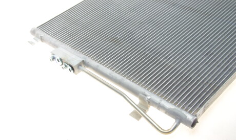 Фото 3 - Радиатор кондиционера Van Wezel 82005343