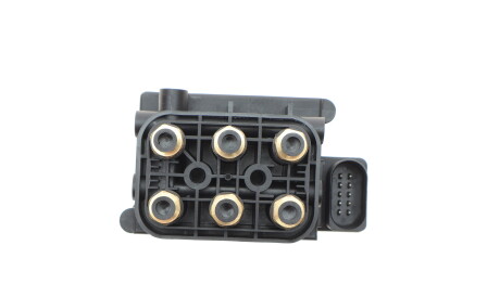 Клапан пневмоподвески Audi Q7/VW Touareg 03-10 - ((31360723, 68087233AA, 68204398AA, 7L0698014, 7L0698014C)) Vika 66981703401