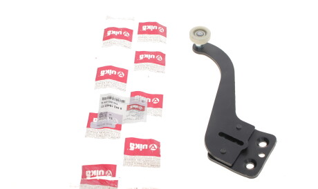 Ролик дверей (бічних/верхній) VW T5/T6 03-19 (R) (з кронштейном) - Vika 88431640301